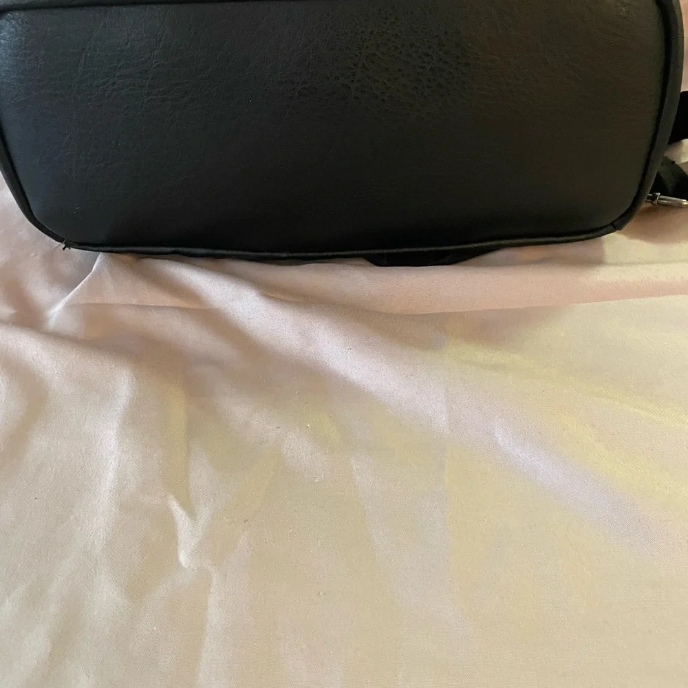 Darcy Marks London Vegan Leather Black‎ Backpack Purse Bag 12x12x5”